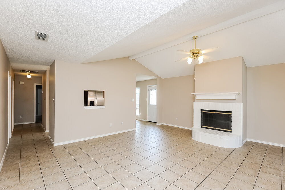 Building Photo - 10224 Maverick Dr