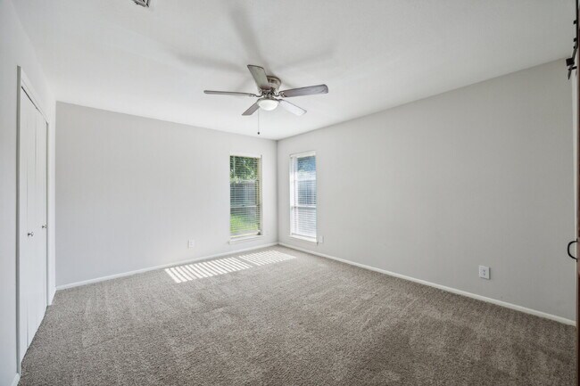 Building Photo - 1725 Northcrest Dr
