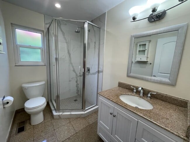 Building Photo - Wonderful 4 bedroom, single level home in ...