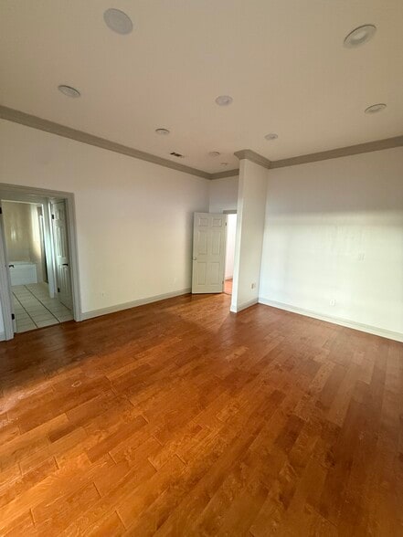 Building Photo - 1645 W 36th Pl