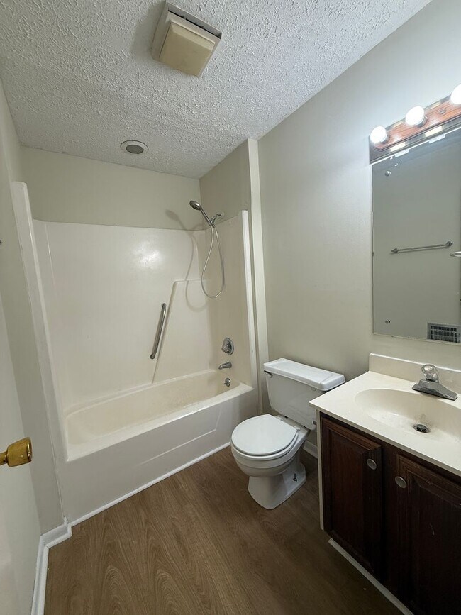 Building Photo - power260