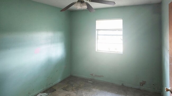 Building Photo - 204 Truman St