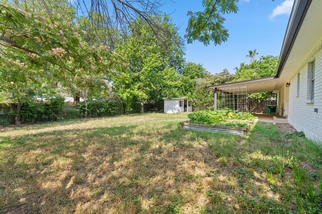 Building Photo - 1200 Ash Dr