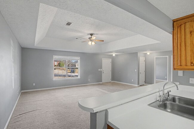 Building Photo - Now Available! 3 Bed 3 Bath Duplex