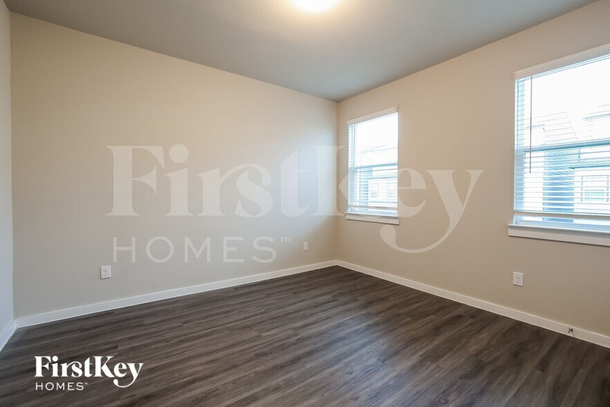 Building Photo - 18519 Centro Row