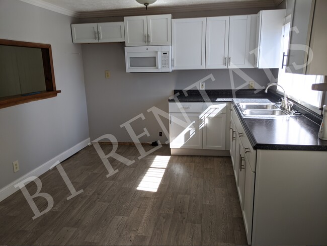 Building Photo - 707 S Vine St