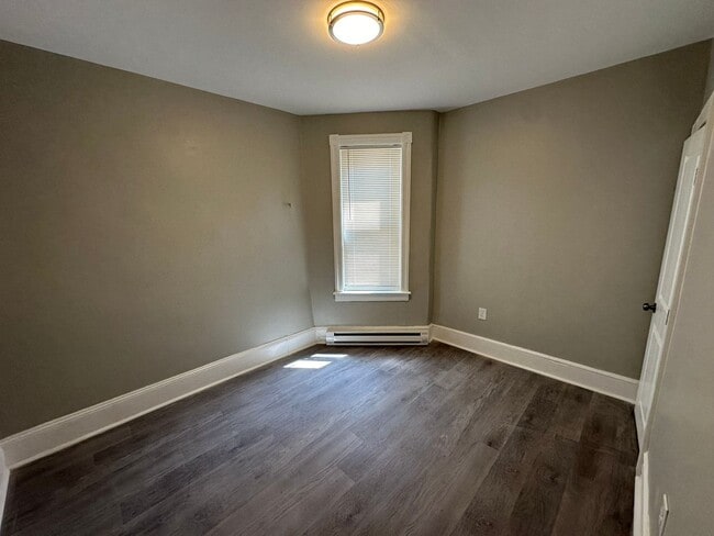 Building Photo - Discover the charm of this spacious 3-bedr...