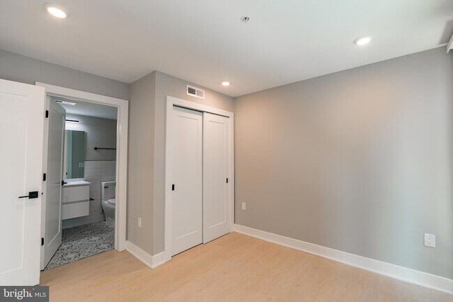 Building Photo - 6604 Ridge Ave