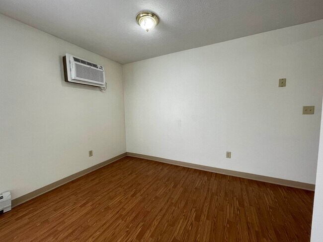 Building Photo - 3951 Brown Ave