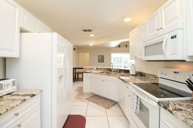 Building Photo - ** 4 BED-3 BATH PRIVATE SINGLE FAMILY POOL...