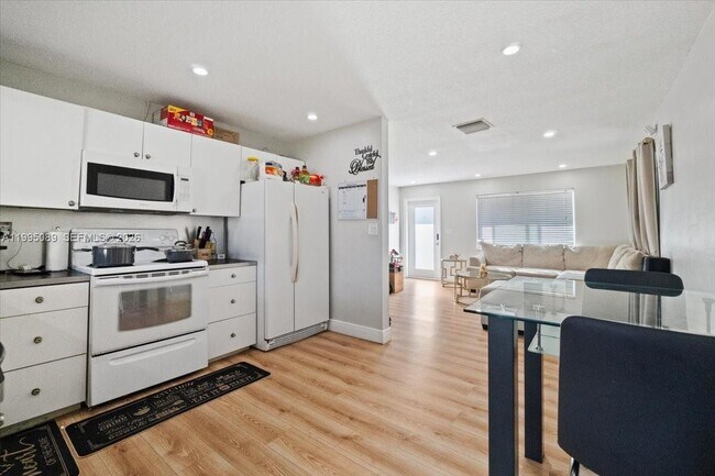 Building Photo - 5402 NW 25th Terrace