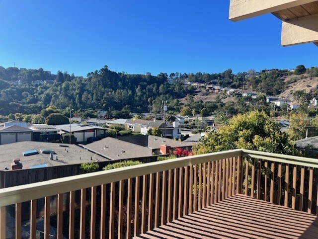 Building Photo - 880 Larkspur Dr