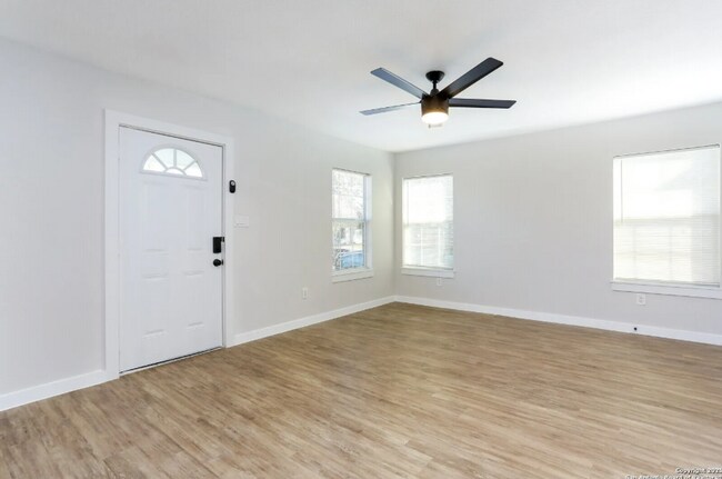 Building Photo - Renovated 3-Bedroom Home in Edison