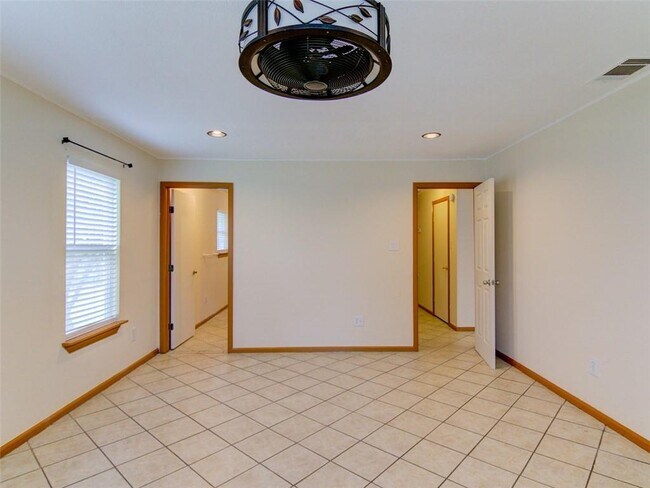 Building Photo - 1600 San Juan Dr