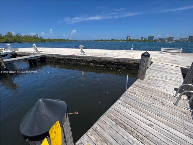 Building Photo - 2700 NE 135th St