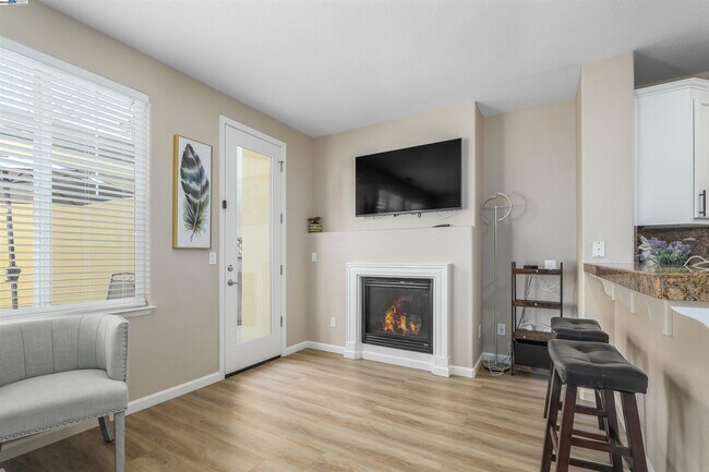 Building Photo - 7459 Starward Dr