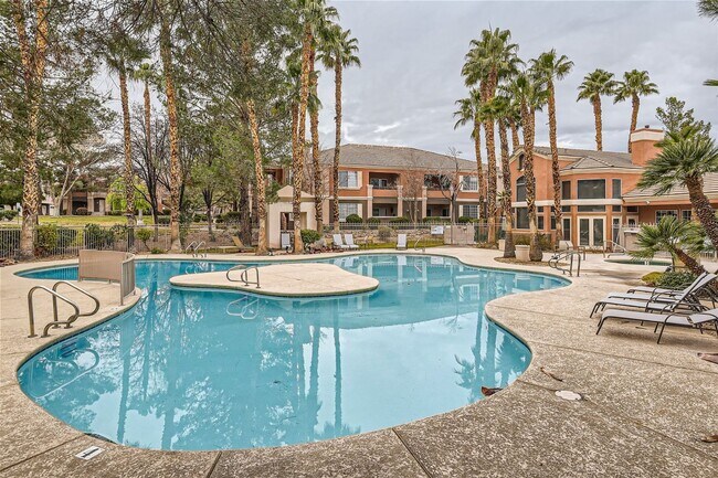 Building Photo - Northwest Condo / 2 Bedrooms / 2 Bath / 1 ...