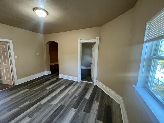 Building Photo - 2555 N 16th St