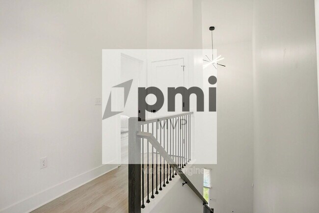 Building Photo - 92 E Innis Ave