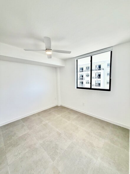 Building Photo - 1940 Van Buren St