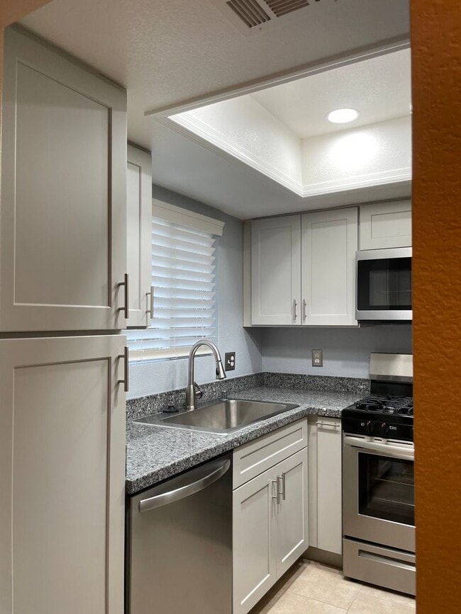 Building Photo - Gated First Floow Summerlin Condo - 2 Bedr...