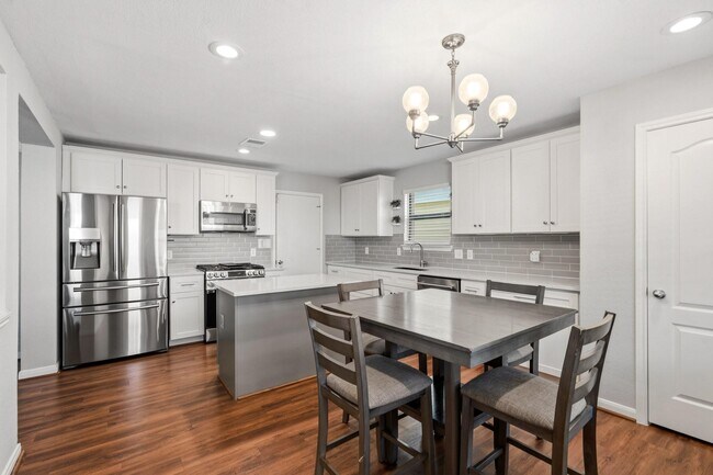 Building Photo - 9426 Coatsworth Dr