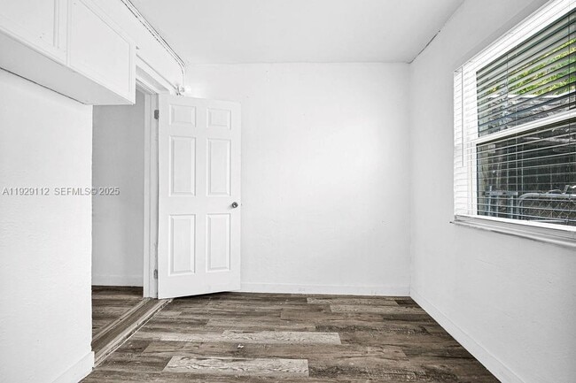 Building Photo - 4109 SW 23rd St