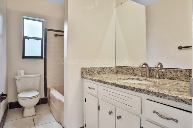 Building Photo - 2711 Aloma Ave