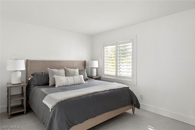 Building Photo - 980 7th Ave S