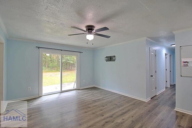 Building Photo - 1062 Kelly Dr