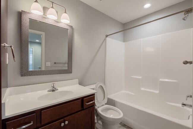 Building Photo - NEW LUXURY 3 BED 2.5 BATH TOWNHOUSE!!!