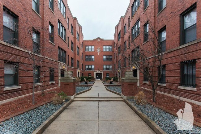 Building Photo - 1 bedroom in Chicago IL 60657