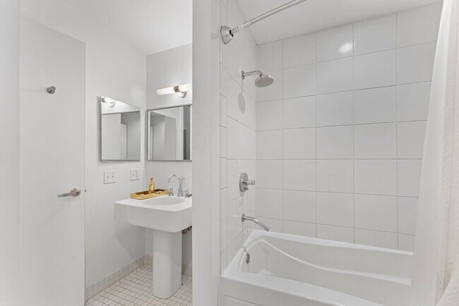 Building Photo - 88 Kingston St