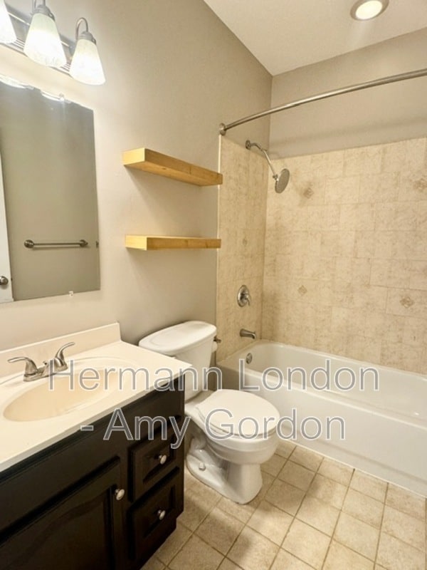 Building Photo - 2145 Victor St