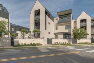 Building Photo - 1303 N Dewey Ave