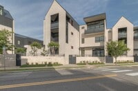 Building Photo - 1303 N Dewey Ave