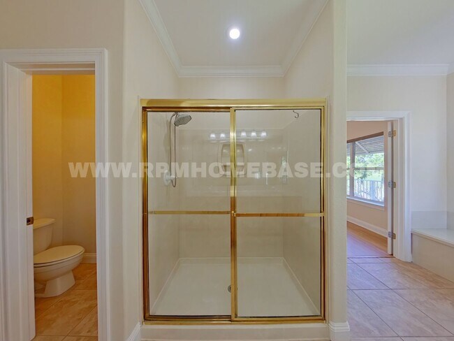 Building Photo - Elegant 2-Bedroom Home with Bonus Flexible...