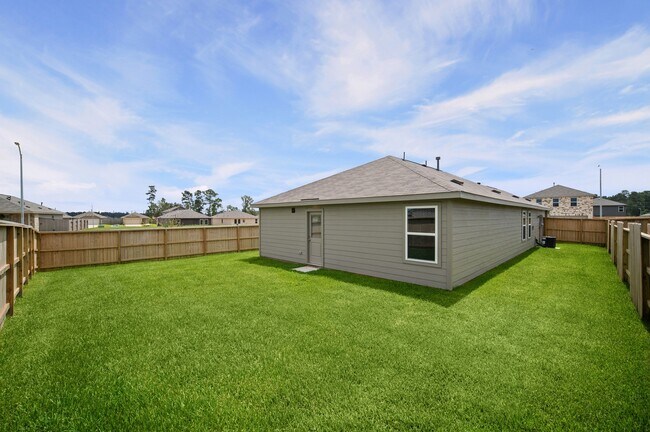Building Photo - 702 Umbrella Tree Dr