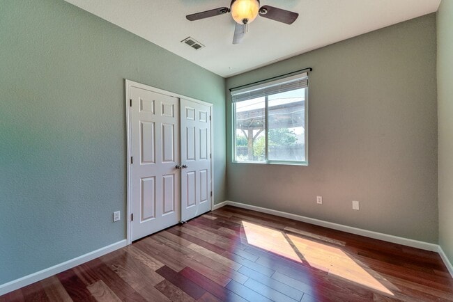 Building Photo - Stunning 4-Bedroom Home in Plumas Lake