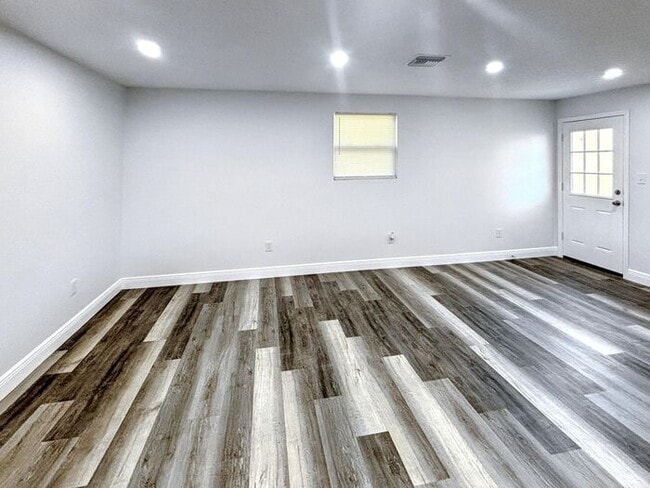 Building Photo - 1326 S Summerlin Ave