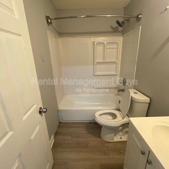 Building Photo - 2931 N Bryant Ave