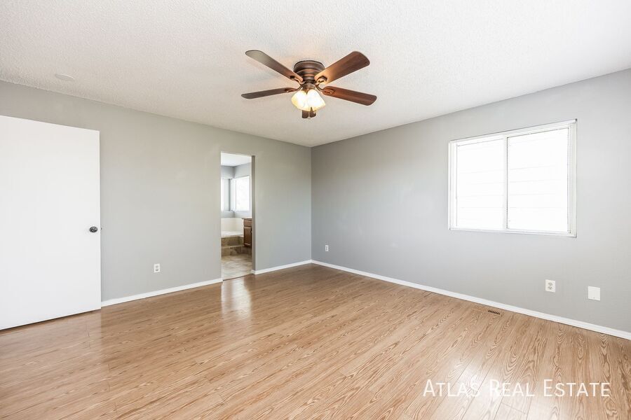 Building Photo - 8015 Ferncliff Dr