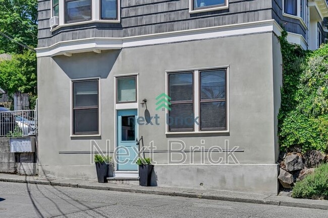 Building Photo - 317 Lakeside Ave S