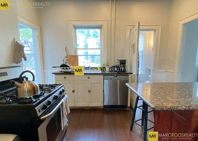 Building Photo - 70 Curtis St