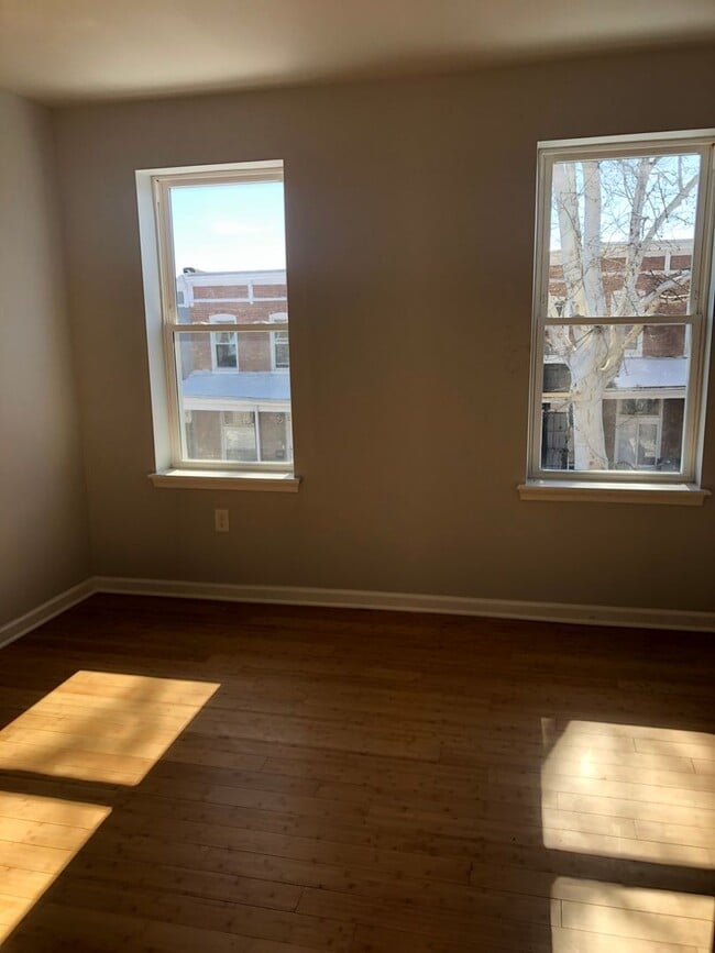 Building Photo - Voucher Approved 2 Bedroom with Den or 3 Bedroom Voucher 1.5 Bathroom