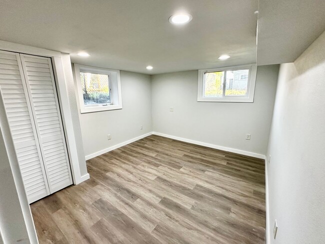 Building Photo - Fully remodeled 4-bedroom, 2-bathroom lumi...