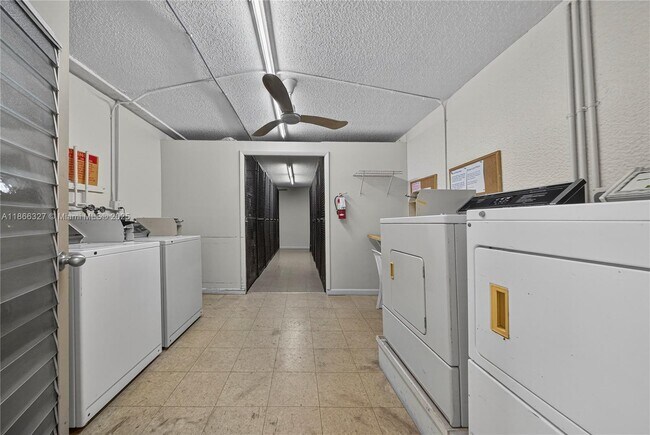 Building Photo - 2801 Victoria Way