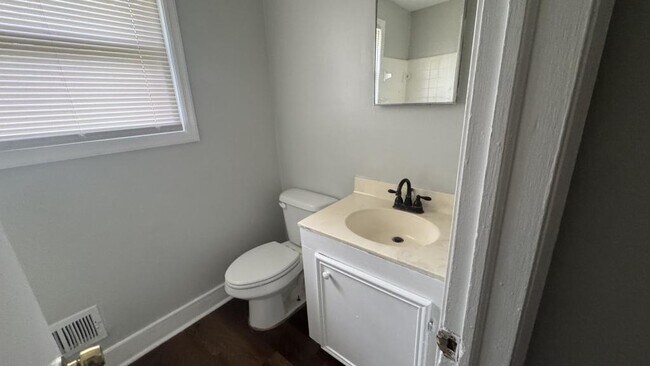 Building Photo - 457 Hickory Ridge Dr