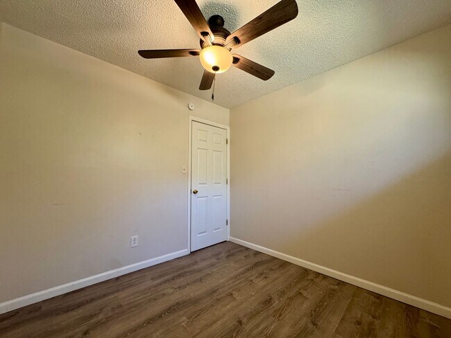 Building Photo - 3531 Sleepy Hollow Rd