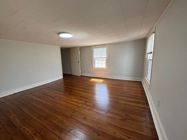 Building Photo - Farmhouse on 5 acres in Northern Greenville County with room for 2 horses and small farm animals!